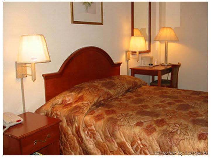 Red Carpet Inn Brooklyn Ню Йорк Стая снимка